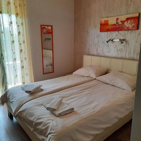 Apartman Eden Hotel Porec Bagian luar foto