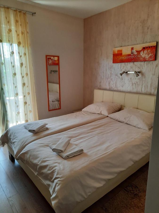 Apartman Eden Hotel Porec Bagian luar foto